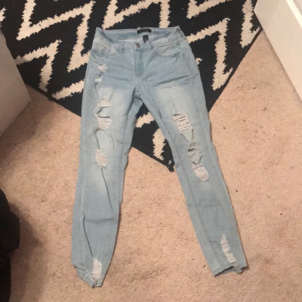 lightwash ripped skinny jeans